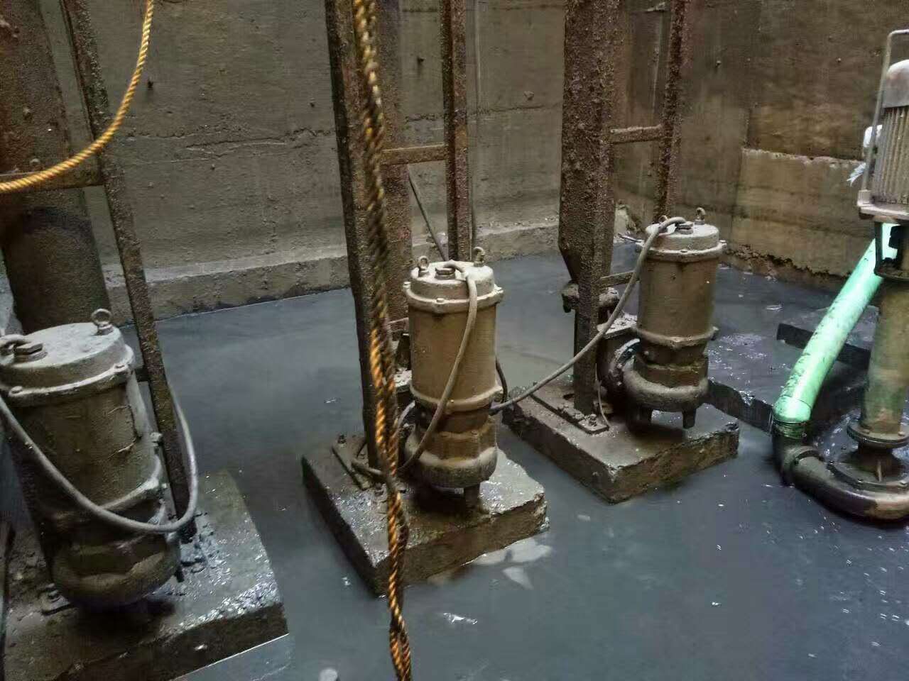 石城污水池清理