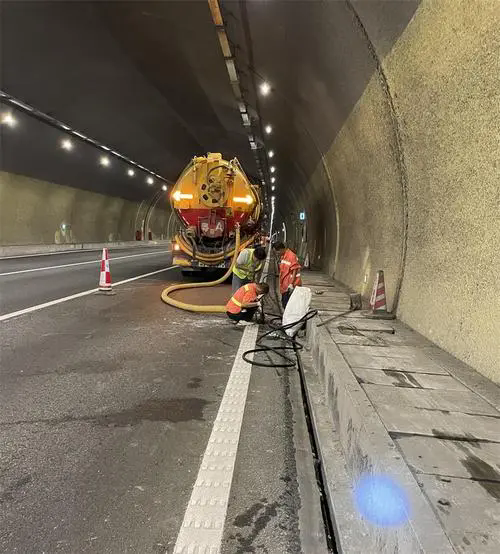 石城隧道排水渠清淤